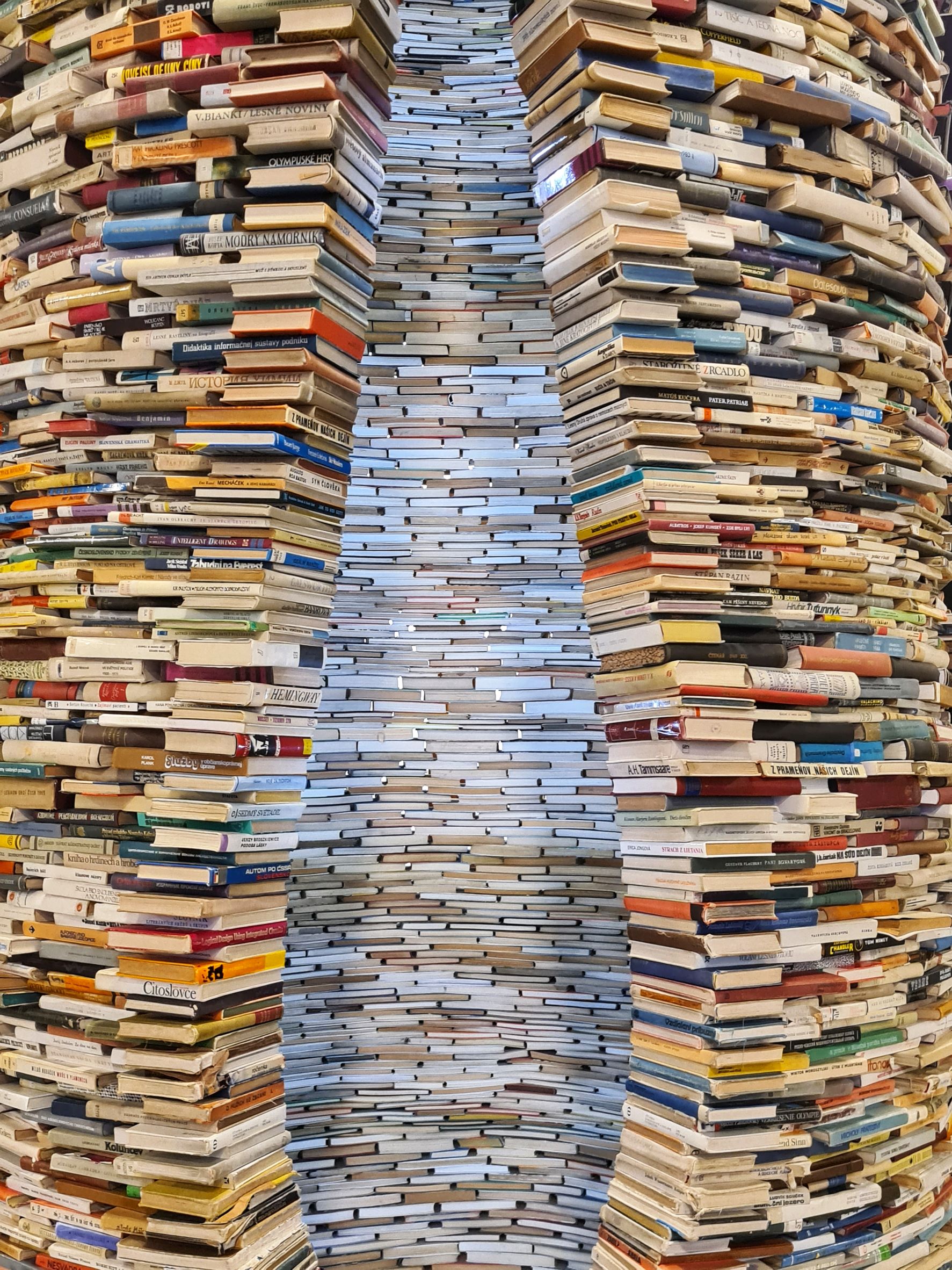 tunnel of books prague