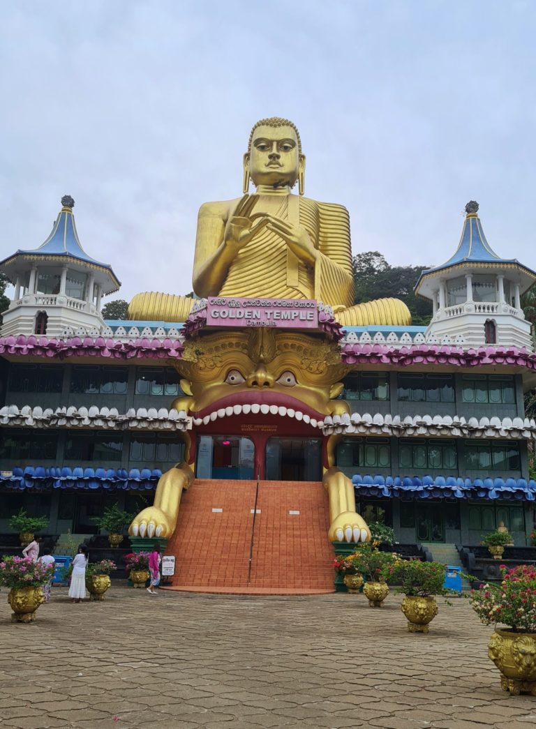 Sri-Lanka-Dambulla-Golden-Temple-1